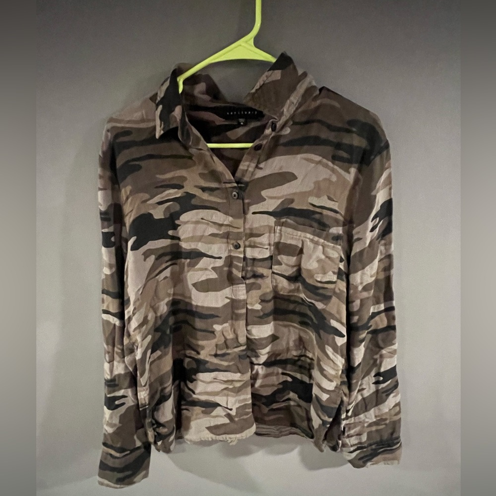 Sanctuary green Camo pullover top medium